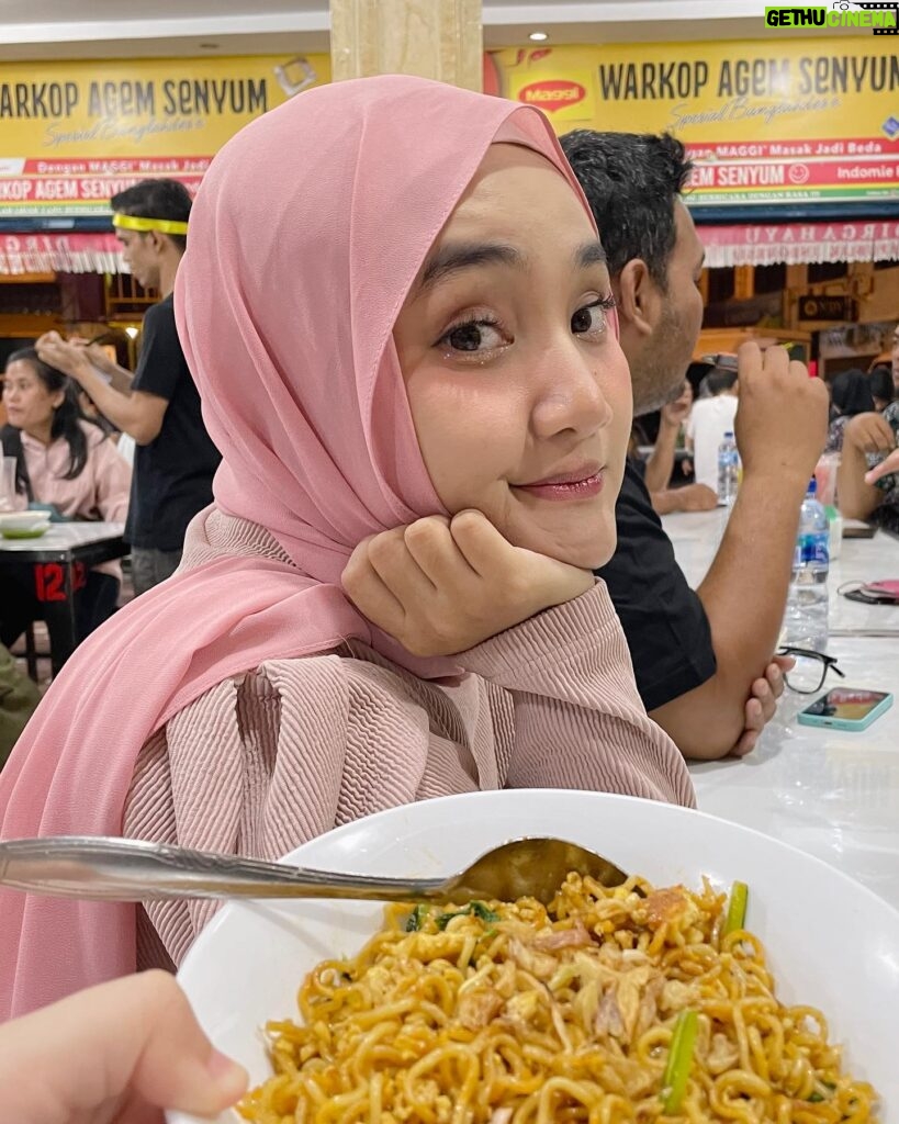 Fatin Shidqia Instagram - paling enak abis perform emang makan mie