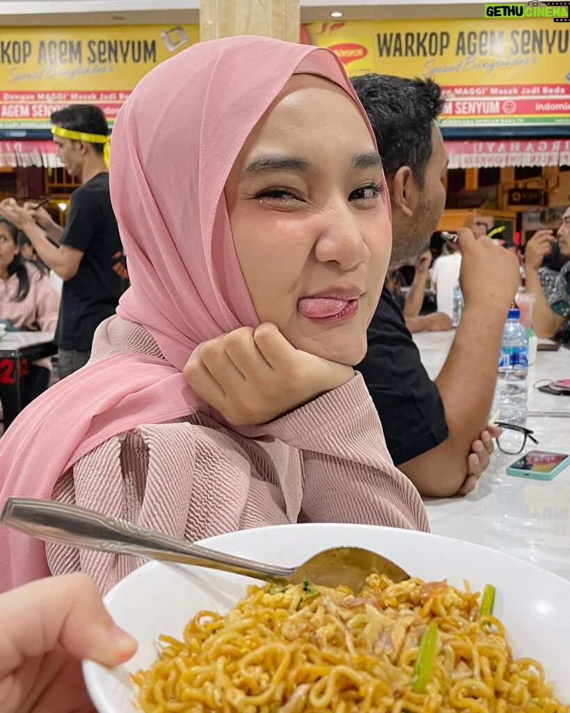 Fatin Shidqia Instagram - paling enak abis perform emang makan mie