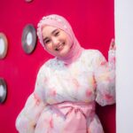 Fatin Shidqia Instagram – ke pasar beli mangga,
pinjem dulu seratus?
 ⠀⠀⠀⠀⠀⠀⠀⠀⠀⠀⠀⠀
 ⠀⠀⠀⠀⠀⠀⠀⠀⠀⠀⠀⠀
 ⠀⠀⠀⠀⠀⠀⠀⠀⠀⠀⠀⠀
outfit by @sidelinelabel 
make up by @cantikawannadewi 
hijab styled by @awanisaw 
photographed by @azzamphoto