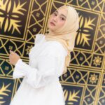 Fatin Shidqia Instagram – putih-putih tapi bukan akad
 ⠀⠀⠀⠀⠀⠀⠀⠀⠀⠀⠀⠀
 ⠀⠀⠀⠀⠀⠀⠀⠀⠀⠀⠀⠀
 ⠀⠀⠀⠀⠀⠀⠀⠀⠀⠀⠀⠀
top by @heylocal.id 
skirt by @maima.indonesia 
styled by @_gilygily 
photographed by @deakenw