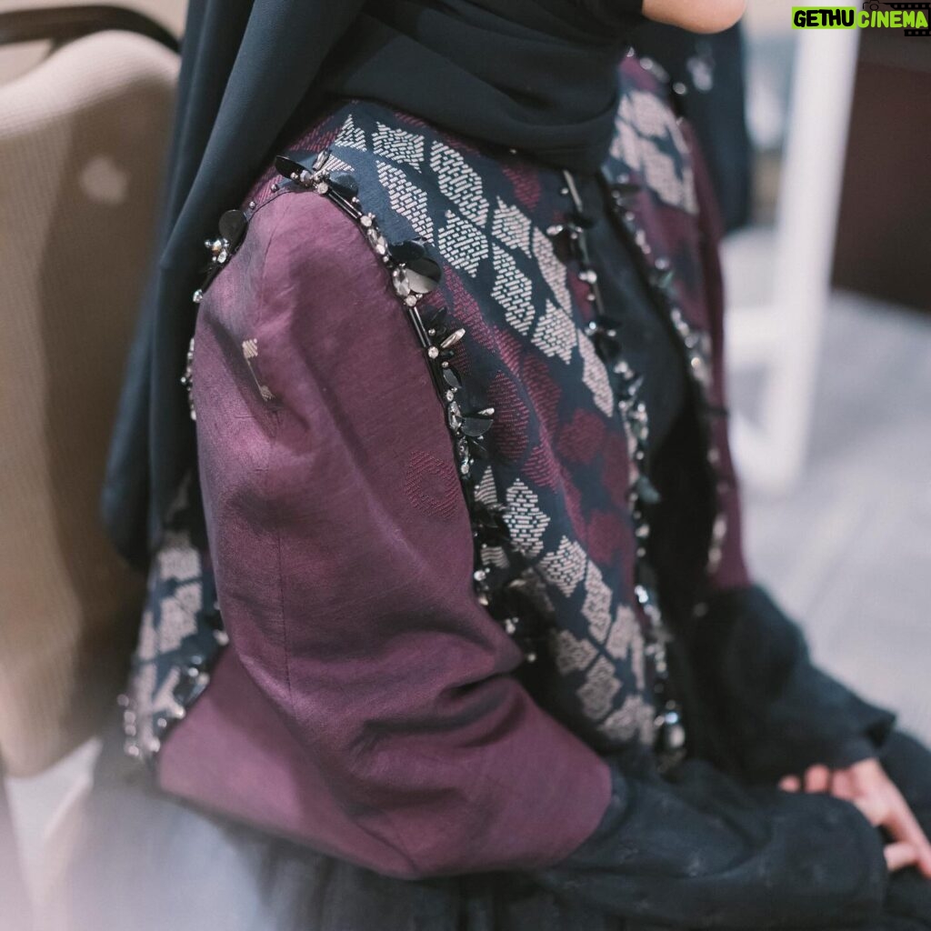 Fatin Shidqia Instagram - semua terasa serba salah, bila jauh tanpamuuu ⠀⠀⠀⠀⠀⠀⠀⠀⠀⠀⠀⠀ ⠀⠀⠀⠀⠀⠀⠀⠀⠀⠀⠀⠀ ⠀⠀⠀⠀⠀⠀⠀⠀⠀⠀⠀⠀ dress by @neeraalatas_official styled by @_gilygily photographed by @deakenw