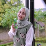 Fatin Shidqia Instagram - Kalau udah masuk Desember sih biasanya waktunya kita-kita ngomongin resolusi yaa bund, udah ada plan apaa aja nihh untuk 2022?? Resolusi udah pasti harus lebih baik, tapi soal shampoo ga ada yang lebih baik dari Rejoice, jiaaakhh~ 😉 #KibasSampaiLusa