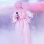 Fatin Shidqia Instagram – Merem-merem taunya ditinggal :(

Outfit by @knw.brand 
Styled by @_gilygily
