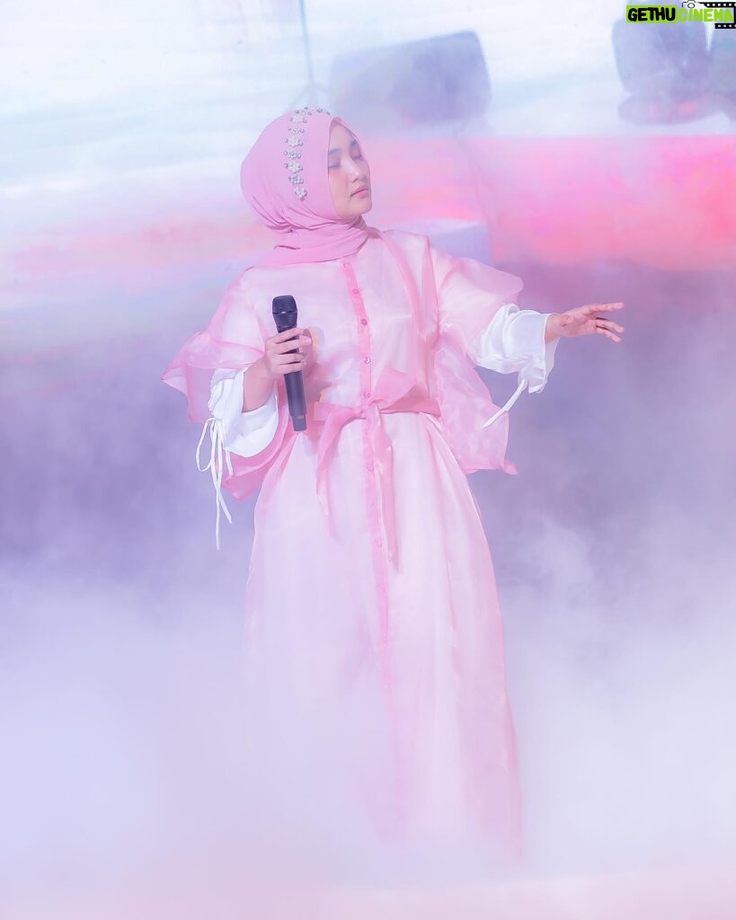Fatin Shidqia Instagram - Merem-merem taunya ditinggal :( Outfit by @knw.brand Styled by @_gilygily