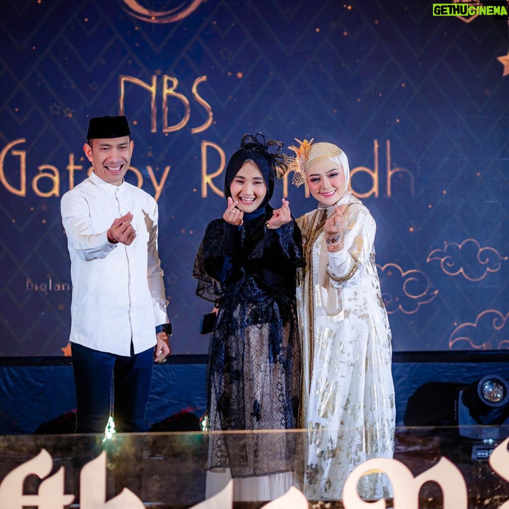 Fatin Shidqia Instagram - A night with NBS 🖤 ⠀⠀⠀⠀⠀⠀⠀⠀⠀⠀⠀⠀ ⠀⠀⠀⠀⠀⠀⠀⠀⠀⠀⠀⠀ Dress by @heylocal.id Styled by @_gilygily Make up by @elbiefajarroby Hijab by @awanisaw ⠀⠀⠀⠀⠀⠀⠀⠀⠀⠀⠀⠀