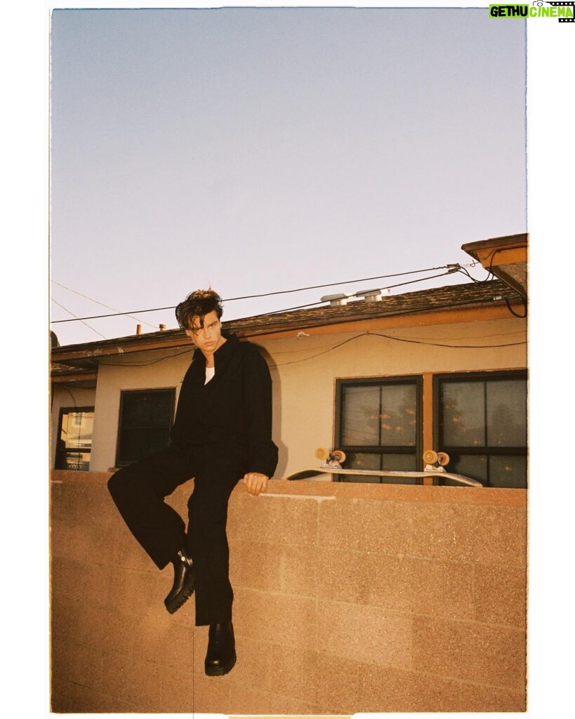 Felix Mallard Instagram - ✈️✈️✈️ @behindtheblinds by @shanemccauley / @hairbycandicebirns / @jakesammis