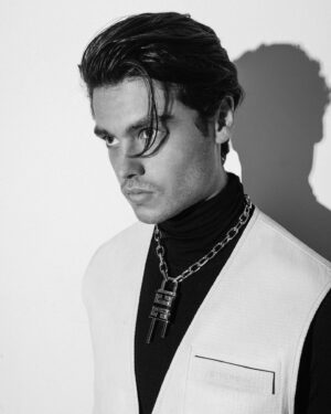 Felix Mallard Instagram - Had a chat with @vman about acting and meat pies and of course @gngbts 

LINK IN BIO 💥 

@enfoque_lumiere // @luca_falcioni_ // @groomedbymichelleharvey