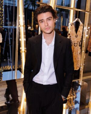 Felix Mallard Instagram - @giorgioarmani Saturday Night ✨ 

📸: @germanlarkin