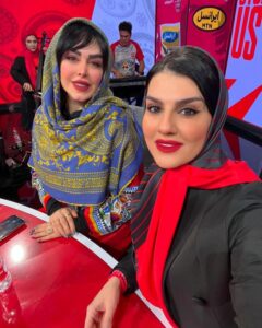 Felor Nazari Instagram - مهشاد عزیزم کنارت خیلی خوش گذشت تبریک برای قهرمانی پرسپولیس ❤️ @perspolis @mahshadarab استودیو باشگاه پرسپولیس ❤️❤️❤️🚩🚩🚩☑️✅💯📍🎈🩸🧲🧿🥇🏆🏆🏆⚽️🏆
