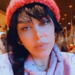 Felor Nazari Instagram - کاملا بی ربط از دل اومد حفظ بودم تا همینجاش (شب به گلستان تنها منتظرت بودم باده ناکامی در هجر تو پیمودم منتظرت بودم، منتظرت بودم آن شب جان فرسا من، بی تو نیاسودم ….) بقیه اشو تو‌کامنتها هر کی می دونه بنویسه ممنون میشم
