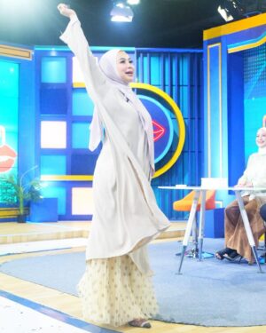 Feni Rose Instagram - Reaksi gemes, ( tp bukan gemes manja) setelah denger cerita yg menguras emosi … duuuh… mulut julidku iniih tak tahaaaan…