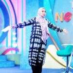 Feni Rose Instagram - Dg iringan lagu lawas… siapa yg inget lagu ini? Berarti kita pernah show bareng 🤪