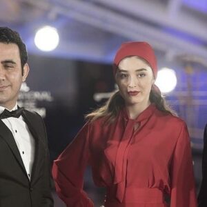 Fereshteh Hosseini Instagram - Morocco Film Festival2016!
I was there for my first movie PARTING ,which I won the Best Actress award for that . 
With my dears @navidmahmoudi  @jamshid.mahmoudi_ 🪄
I was honored to receive the award from Mr #béla_tarr 🌟
Good memories ☁️
.
سال ۲۰۱۶ فستیوال فیلم مراکش برای اولین فیلمم “رفتن”.
توی این فستیوال جایزه‌ی بهترین بازیگر زن رو برنده شدم که خیلی بهم چسبید چون اولین کارم بود. 
رئیس هیئت داوران آقای بلاتار بود که حرفاش رو هیچ وقت یادم نمیره . ♥️