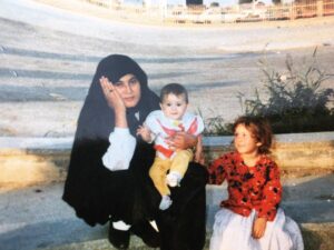 Fereshteh Hosseini Instagram - .
مامان
خواهر
من 
.
زیباترین و تاثیرگذارترین در زندگی من ♥️
.
مامان کاش تصویر های بیشتری از اون زمان هارو یادم بیاد ♥️