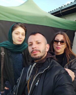 Fereshteh Hosseini Instagram - Missing these two beautiful souls 💓
My magical makeup artist @mateakatunar  and the most talented hairstylist ever @_nesthor in DWELLING AMONG THE GODS movie Directed by my dear @vukrsum .

دلتنگِ اون روزای عجیب فیلم‌برداری در بلگراد.
فیلم ‘زیستن در میان خدایان’ به کارگردانی ووک که لذت بخش بود تجربه‌ی کار کردن باهاش⭐️