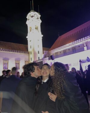 Fernanda Concon Instagram - Ao dia mais especial que Coimbra deu me desde que cheguei nesta cidade; À Eric, Luísa e Letícia, meus padrinhos, estes que foram casa e família desde o primeiro dia; À Coimbra, cidade dos estudantes e terra da saudade, sem ti nada disto seria possível. 

Quem te não viu anda cego
Quem te não ama não vive