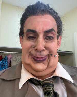 Fernanda Metilli Instagram - Tronchatoro me agarra el celular y me deja fotos y videos . Yo ya no sé qué hacer con esto @soyrada ♥️ 
.
No se pierdan esta obra de arte @matildaelmusical realmente es algo único 
.
ÚLTIMAS SEMANAS ! Nos vamos el 13 de Febrero 
.
Que te genera La Cara de Troncha ? 😂