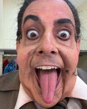 Fernanda Metilli Instagram - Tronchatoro me agarra el celular y me deja fotos y videos . Yo ya no sé qué hacer con esto @soyrada ♥️ 
.
No se pierdan esta obra de arte @matildaelmusical realmente es algo único 
.
ÚLTIMAS SEMANAS ! Nos vamos el 13 de Febrero 
.
Que te genera La Cara de Troncha ? 😂