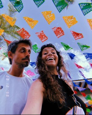 Fernanda Metilli Instagram - Felices primeros 10 años amor de mi vida @soyrada 
.
Que hermoso jugar con vos, crecer con vos, llorar , patalear, decidir , ANDAR . 
.
Te amo mi amor … PERO  la última foto no te la mandé nunca xq es TU CAMA… y un día pintó Pijama Party … y bueno… no pudimos resistirnos 
.