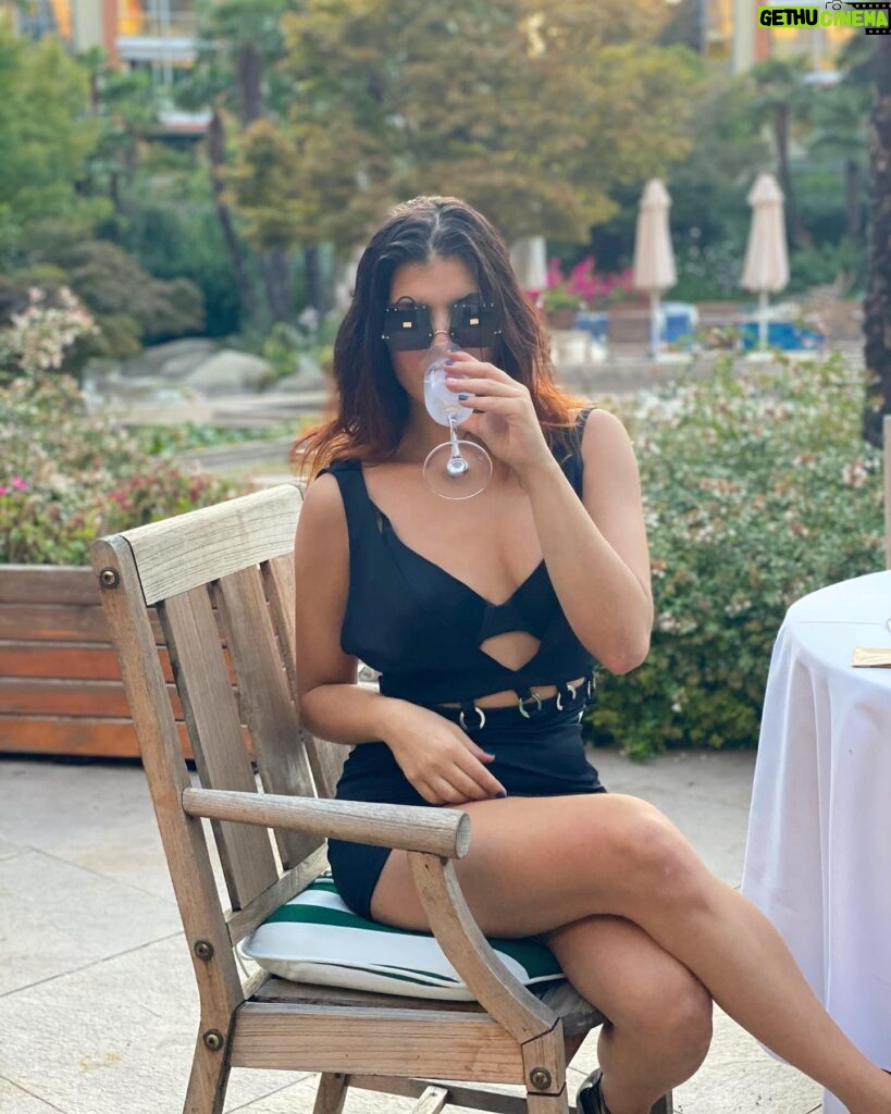 Feyza Civelek Instagram - Merhaba 🥂