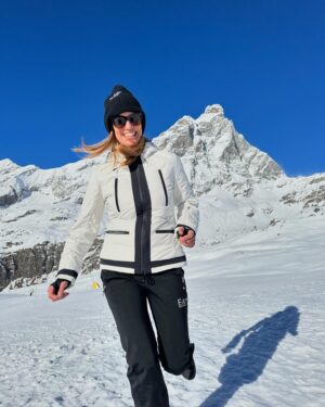 Filippa Lagerbäck Instagram - La vita è un viaggio.
Ho sempre sognato di viaggiare e da piccola ho avuto la fortuna di farlo con la famiglia. Per lavoro ho girato il mondo per tanti anni e come “prova” da fidanzati abbiamo fatto un lungo viaggio per vedere se “reggevamo” come coppia…Da neo mamma ho portato subito la mia piccola in viaggio e per celebrare la vita, ultimamente, ho scelto il viaggio.

Quando Turisanda mi ha invitata a raccontare cosa significa per me il viaggio, in occasione dei suoi primi 100 anni di viaggi, ero molto felice. Nella loro collezione speciale, Signature, che propone un giro del mondo spettacolare e 35 spedizioni limited edition, con una sola data di partenza, troverete anche il mio racconto… 🥰
Un viaggio su misura comincia da una sensazione! ❤️

#Adv @turisanda1924 #Turisanda #Onceinalifetime