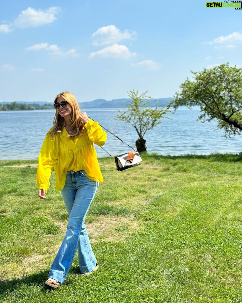 Filippa Lagerbäck Instagram - 30 gradi e 🌞, da Varese lake è tutto! 💛