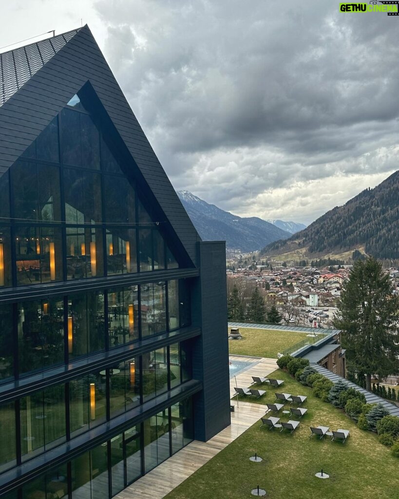 Filippa Lagerbäck Instagram - Poche ore a Pinzolo da @lefayresorts tra Spa, cibo sano e alta quota, dove Whisky ha dato il meglio di sé! 😁 Un bellissimo inizio di marzo, grazie! ❄️🌸#invitedby . @steamodeo #soulfeelinghotels #gratitudine #roadtrip