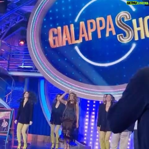 Filippa Lagerbäck Instagram - Grazie @gialappasbandofficial @magoforestofficial @tv8it mi sono divertita un sacco, quando serve una ballerina e esperta di discese di scale a chiocciola, richiamatemi! 😅🎶💃🏼❤️🌀 . abito @luisaspagnoli atyling @antoniofrana make/hair @toledo_mariapaola