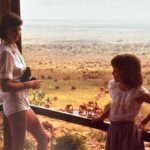 Filippa Lagerbäck Instagram - La vita è un viaggio. Ho sempre sognato di viaggiare e da piccola ho avuto la fortuna di farlo con la famiglia. Per lavoro ho girato il mondo per tanti anni e come “prova” da fidanzati abbiamo fatto un lungo viaggio per vedere se “reggevamo” come coppia…Da neo mamma ho portato subito la mia piccola in viaggio e per celebrare la vita, ultimamente, ho scelto il viaggio. Quando Turisanda mi ha invitata a raccontare cosa significa per me il viaggio, in occasione dei suoi primi 100 anni di viaggi, ero molto felice. Nella loro collezione speciale, Signature, che propone un giro del mondo spettacolare e 35 spedizioni limited edition, con una sola data di partenza, troverete anche il mio racconto… 🥰 Un viaggio su misura comincia da una sensazione! ❤️ #Adv @turisanda1924 #Turisanda #Onceinalifetime