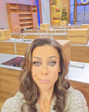 Filomena Cautela Instagram - Foto e vídeo dump da última semana...
Isto faz parte do guia de Cautelas para investimentos do último @programacautelar.rtp  nua de ténis #trend 
Consta:
Selfie com o coro de santo Amaro de Oeiras #lifegoals
E descobri os meus novos avós.
Cenas avulsas.
Faltam 2 programas.

Manter o sorriso e a sanidade em tempos de guerra.