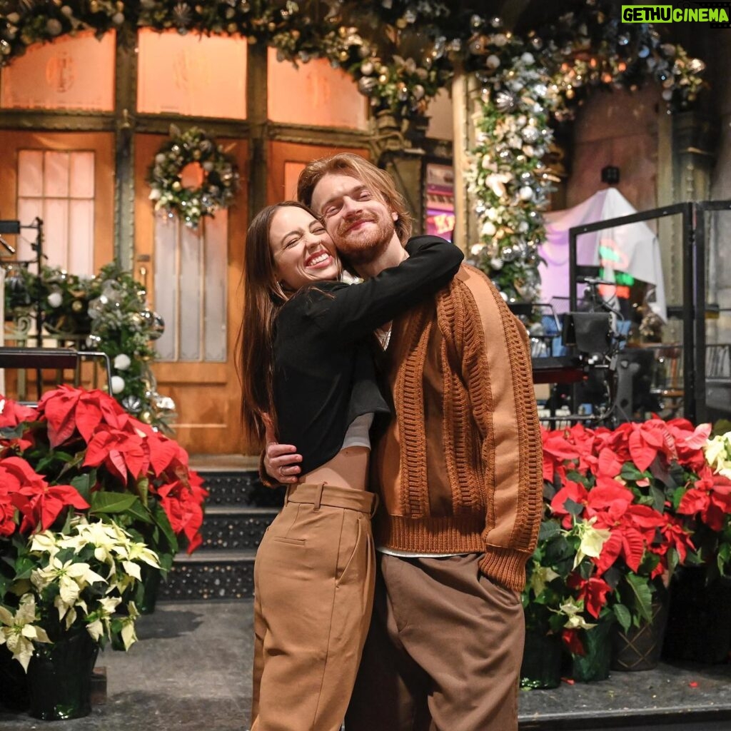 Finneas O'Connell Instagram - ♥