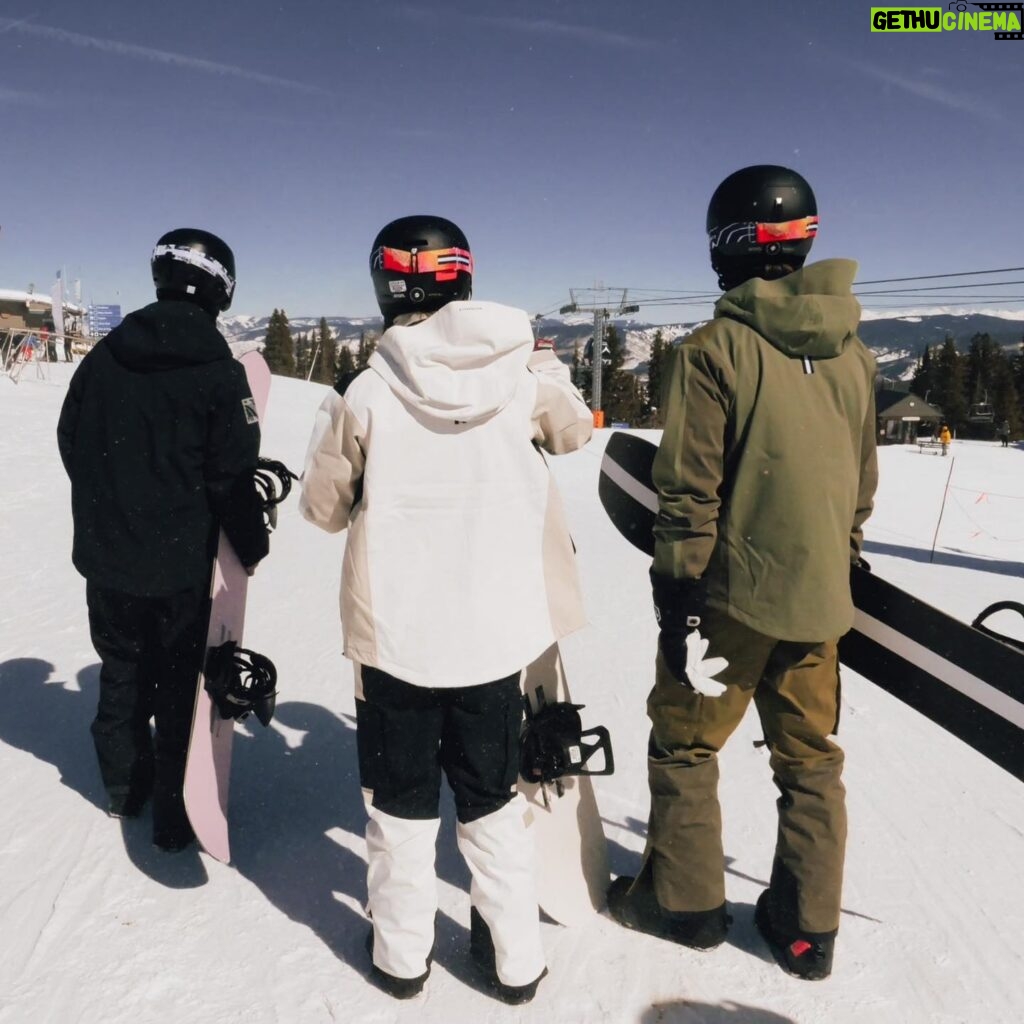 Finneas O'Connell Instagram - Very ridiculous that my first time snowboarding ever I got to learn from Shaun White and Toby Miller but I am not complaining!!! Much love to Shaun and Nina and the @whitespace_____ team for having us ♥