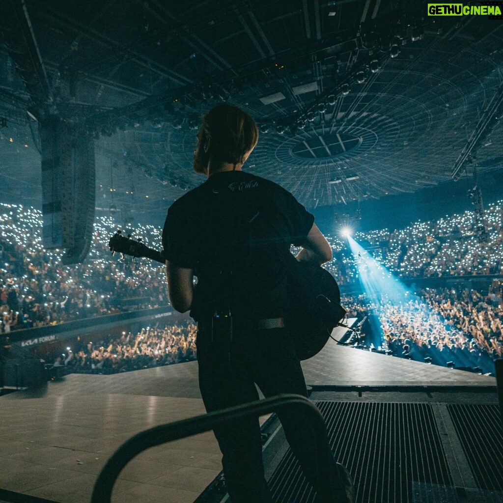 Finneas O'Connell Instagram - 3 nights at the forum. I love our hometown ♥