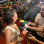 Fiona Palomo Instagram - Unas tomas de anoche en la premiere de Un Actor Malo. Gracias a todas las personas que pudieron estar, a los medios, gracias a todos por venir y tener la disposición y búsqueda de mover fibras dentro de uno a través de esta película. Se que hablo por todo el equipo y mis compañeros cuando digo que le pusimos todo el corazón a este rodaje, y esperamos con mucha ilusión toda la consciencia, empatía, reflexión e impacto que pueda llegar a causar en nuestro país y en el mundo. Nuestro amor!!!! xxx ♥️ @catatonia.prod y gracias por todo el apoyo @cinepolisdistribucion @cinepolismx Este 4 de Abril se estrena en más de 800 salas en México!!!! Incluyendo en la Cineteca Nacional. No se la pierdan ESTE fin de semana… ya esta haciendo muuuuuchoooo ruido 👀