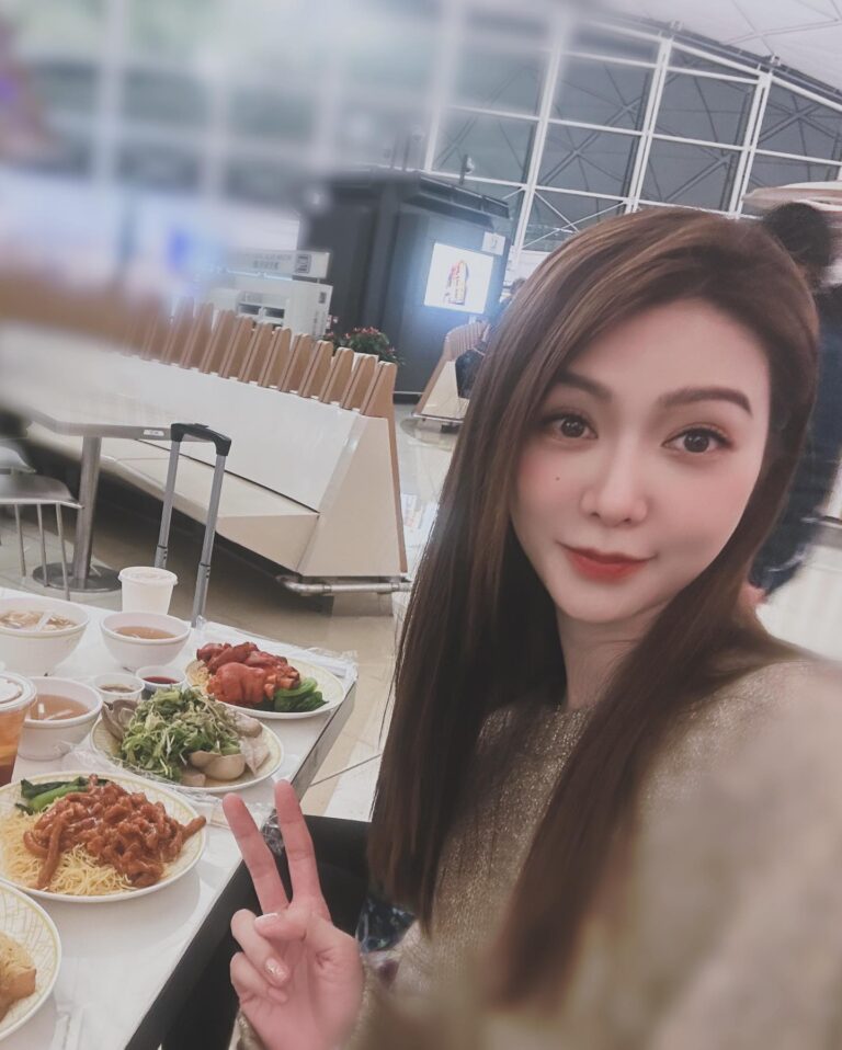 Fiona Sit Instagram - Gotta get them 炸醬撈麵 before leaving HK !