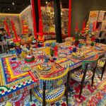 Flávia Viana Instagram - D&G Home! Essa loja de Móveis e acessórios @dolcegabbana em Milão chamou nossa atenção. O que é essa mesa de pebolim toda pintada à mão e a única no mundo! 🙀🙀🙀 Gostariam de ter uma casa toda D&G? Cores e mais cores! #moveis #acessorios #home #moda #MFW