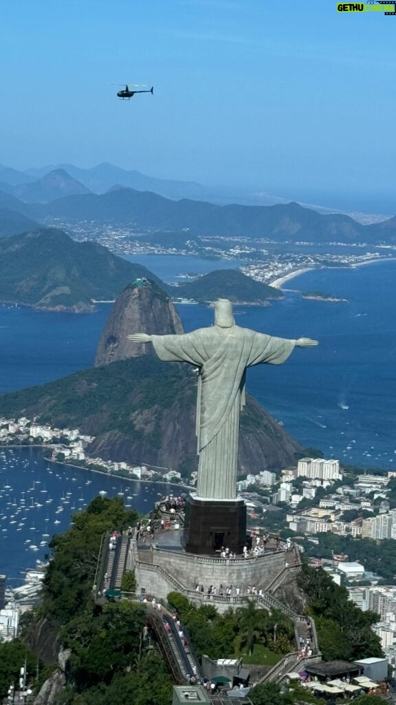 Flávia Viana Instagram - “A Gente perde a saúde para ter mais dinheiro A gente gasta dinheiro para ter mais saude A gente quase não pára para falar com Deus Mas quando a vida te pára é só Deus me ajude! Desacelera Espera Calma Respira um pouco Pára Viver já é Vencer Cuida bem de você. Desacelera Espera Calma Respira um pouco Pára de se preocupar com o amanhã Talvez nem exista amanhã E aí? Qual vai ser? Vai viver? Ou só sobreviver! “ Um momento de arrepiar ontem no Intemporal da @claudialeitte 🥹🙏🏼 Dos stories para o feed.