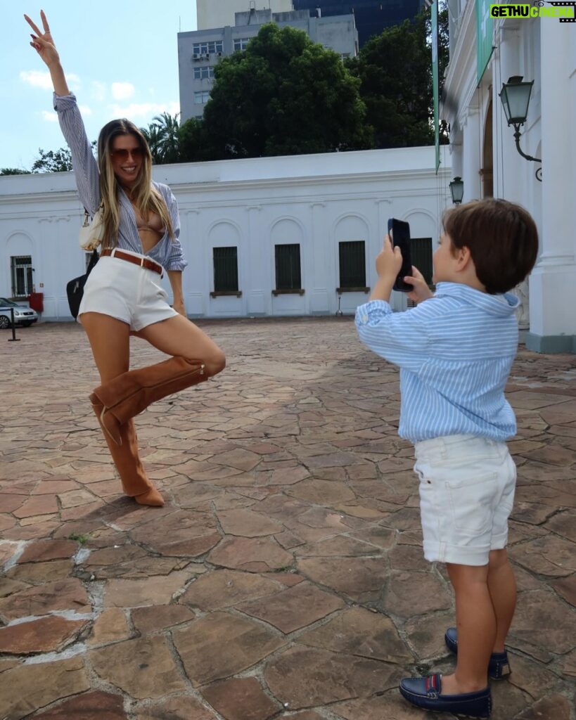 Flávia Viana Instagram - Uma mamãe acompanhada dos filhos e usando a bota mais perfeita do mundo não quer guerra com ngm 🥰 Nós! Pelos olhos da “suirmã” 📸❤ Bota Elle @wernercalcados