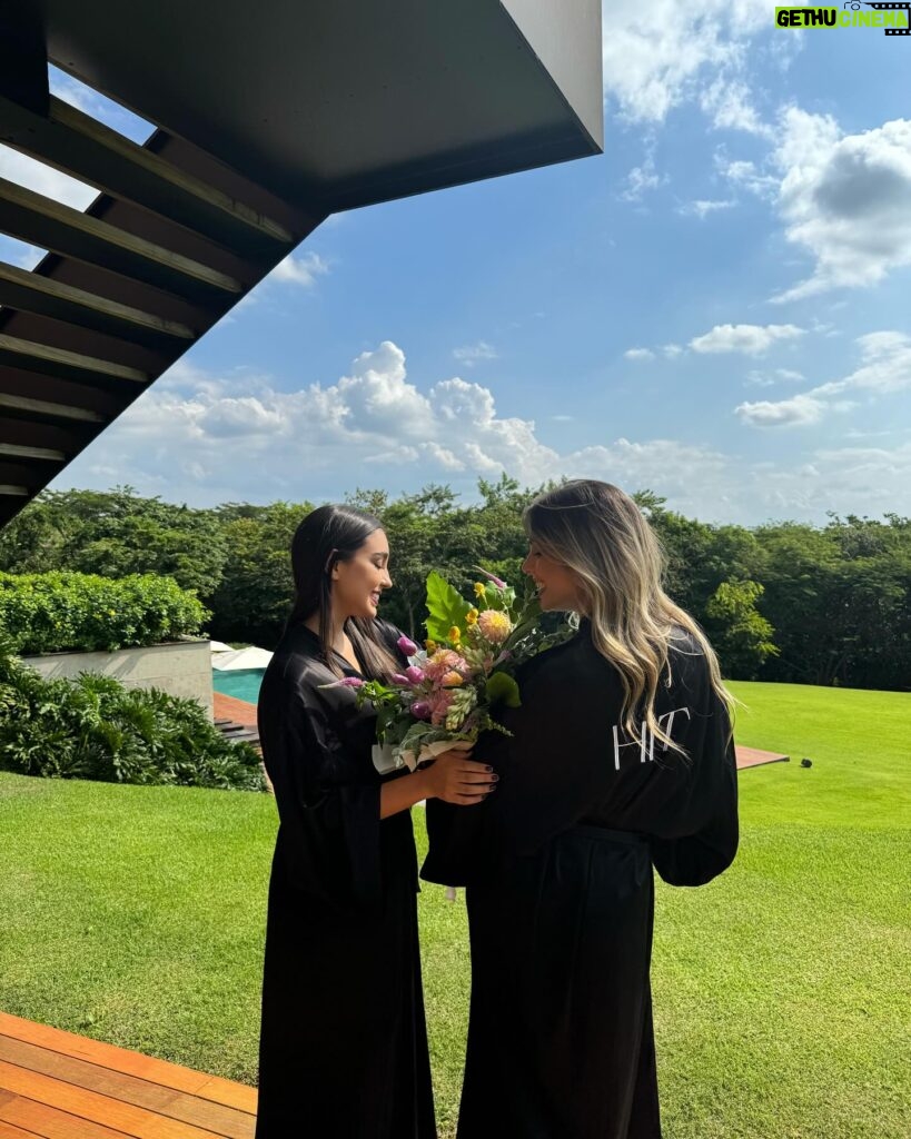 Flávia Viana Instagram - Um dia juntinhas 💗💐