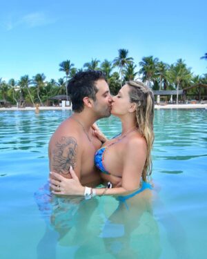 Flaviana Seeling Instagram - Mi gran compañero que me regaló la vida ❤️ lo que siempre quise y esperé, gracias esposo mío por ser mi partner en cada aventura, por escucharme, aconsejarme y mostrarme tu visión tan bonita de las cosas, te amo ❤️.