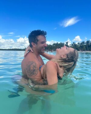Flaviana Seeling Instagram - Mi gran compañero que me regaló la vida ❤️ lo que siempre quise y esperé, gracias esposo mío por ser mi partner en cada aventura, por escucharme, aconsejarme y mostrarme tu visión tan bonita de las cosas, te amo ❤️.