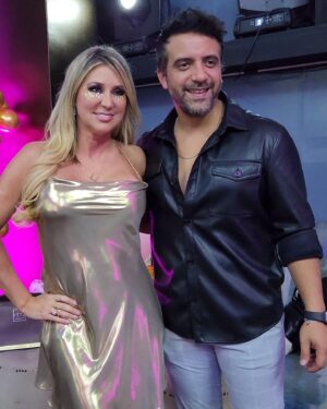 Flaviana Seeling Instagram - Estamos tan felices juntos y con nuestra familia💕, que hemos tomado una decisión muy importante.
Tenemos un camino por recorrer para llegar a lo que tanto queremos y  queremos vivirlo con ustedes…🤭

Que creen que será? Los leemos 👀