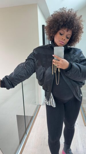 Fleur East Instagram - My hair was in need of some serious TLC, so I called up hair extraordinaire @jhair_stylist to give my colour a refresh. He used the @wellaprofessionalsuki Illumina colour range and I’m obsessed with how luxurious the colour looks, my curls feel and look so defined! Let me know what you think in the comments below! 💁🏽‍♀️💆🏾‍♀️
