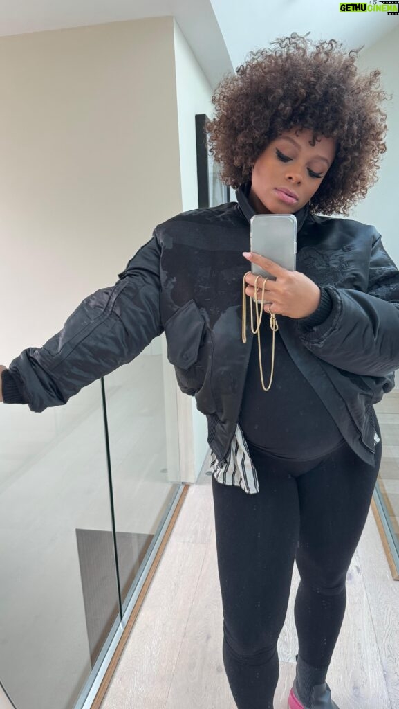 Fleur East Instagram - My hair was in need of some serious TLC, so I called up hair extraordinaire @jhair_stylist to give my colour a refresh. He used the @wellaprofessionalsuki Illumina colour range and I’m obsessed with how luxurious the colour looks, my curls feel and look so defined! Let me know what you think in the comments below! 💁🏽‍♀️💆🏾‍♀️