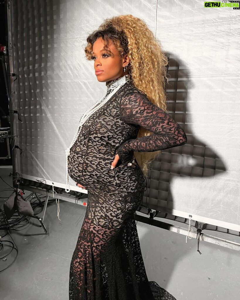 Fleur East Instagram - I officially can’t see my feet. I have to lunge to pick things up off the floor and my breathing during any task is like some form of ASMR! 😂 Here’s some evidence of when I took a break from waddling around. Fully embracing the bump life 🙌🥰 MUA: @keshiaeast_ HAIR: @jhair_stylist STYLING: @ryankaystyles