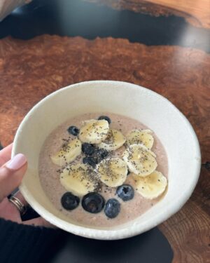 Fleur East Instagram - You are not just waiting. You are growing in your capacity to be prepared for what’s to come ✨

1. Stepped into Mama and baby world for a day 🍼
2. Made some cacao, almond and coconut milk with porridge
3. This ain’t Texas 😂
4. The Final Push! 
5. Bed for our new roommate 🥰
6. Bump around! 🎵🎤
7. Plantain & stew but make it fine dining 😆
8. The waiting…🙏