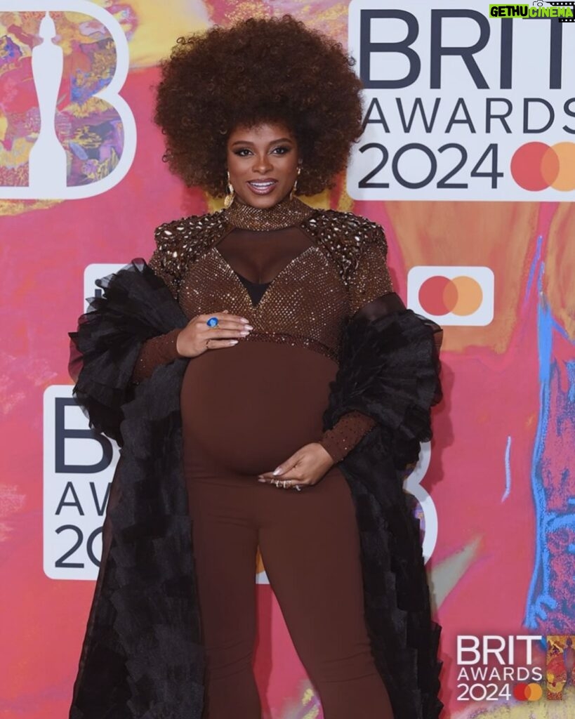 Fleur East Instagram - Baby at The Brits! Me and bump made it to what will probably be the last glam night out for a while, replaced by night feeds and nappies 😂 so I made the most of it with my @hitsradiouk fam. What a night! @brits Big up the amazing team that made this entire look possible. Thank you for making me feel fabulous! 🙌✨🥰 HAIR: @jhair_stylist MAKEUP: @anais.haz CUSTOM OUTFIT: @vickygilldesign