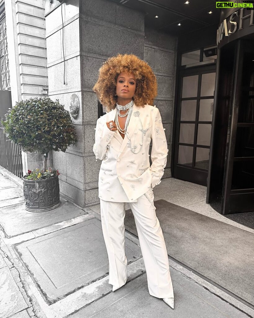 Fleur East Instagram - The special night where we get to celebrate the unsung heroes of our nation. It was, as ever, an honour to be at The Pride Of Britain awards and to present the Child Of Courage award to the amazing Freya Harris who has so much strength and truly inspired me. To celebrate some amazing human beings and learn about Freya’s story, watc the @prideofbritain awards TONIGHT at 8pm on @itv 📺🏆 #prideofbritain