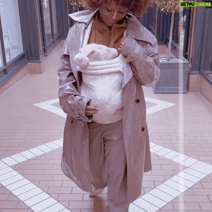 Fleur East Instagram - And just like that, our baby girl, Nova, is here!! Our daughter entered the world via squat position into the arms of my Husband and I on our living room floor! 🤣 One day I will share my birth story with you (what a RIDE!), but for now, we are resting and doing well. So thankful to the amazing midwives who were by my side, my birthing partners (my auntie Tina and my Husband @marcel__robin ) and all of our family who have been helping out and showering us with love. It really does take a village! So grateful to God for this blessing. Our little Nova was born on the 22nd March and it feels like she’s always been here. ❤️😘🍼✨