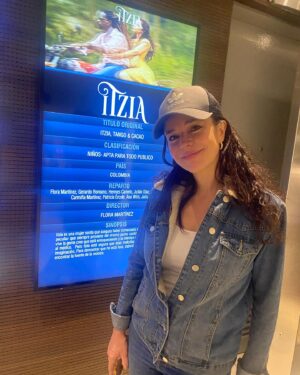 Flora Martínez Instagram - Vine a saludar al público de “Itzia, Tango y Cacao” a @cinecolombia @avenidachilecc … en un rato comparto en mis historias. Gracias por tanto 🙏🏻 
.
.
@itziatangoycacao 
#itziatangoycacao 
#cine #cinecolombia #cinecolombiano🇨🇴
